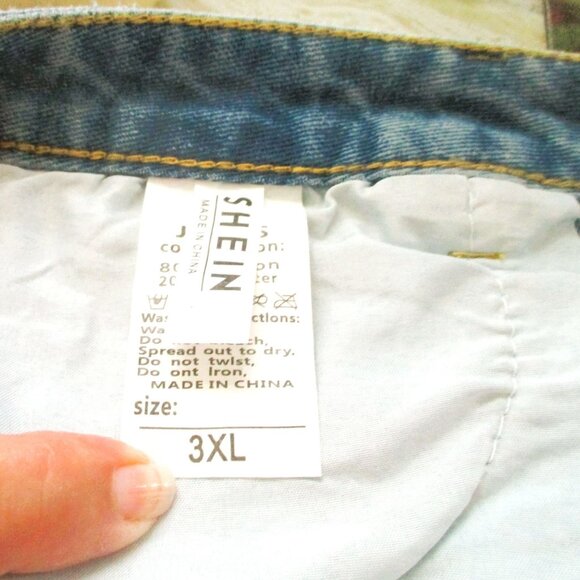 Womens Shein 3XL Distressed Denim Jean Shorts With Frayed Hem & Pockets - Picture 6 of 6